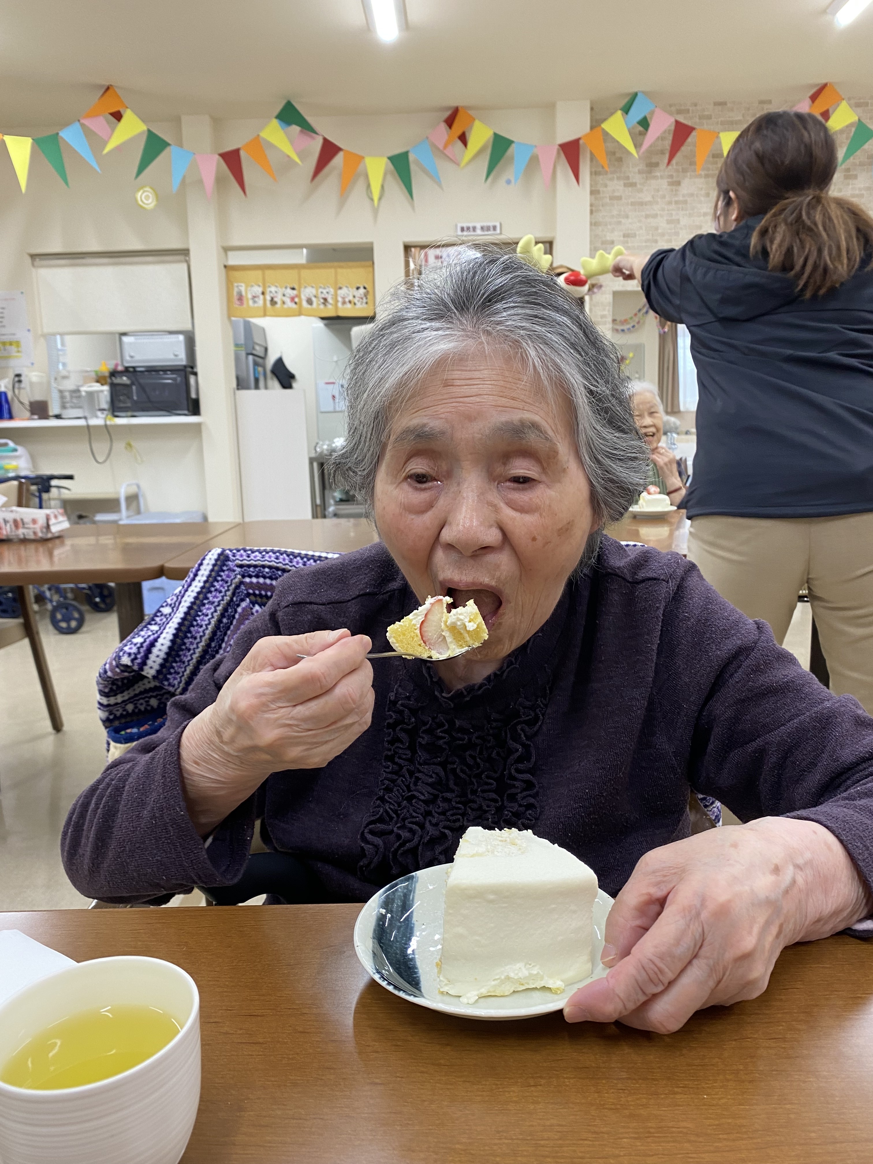 038E8EEF-478C-4386-8EDC-672596BD6D84