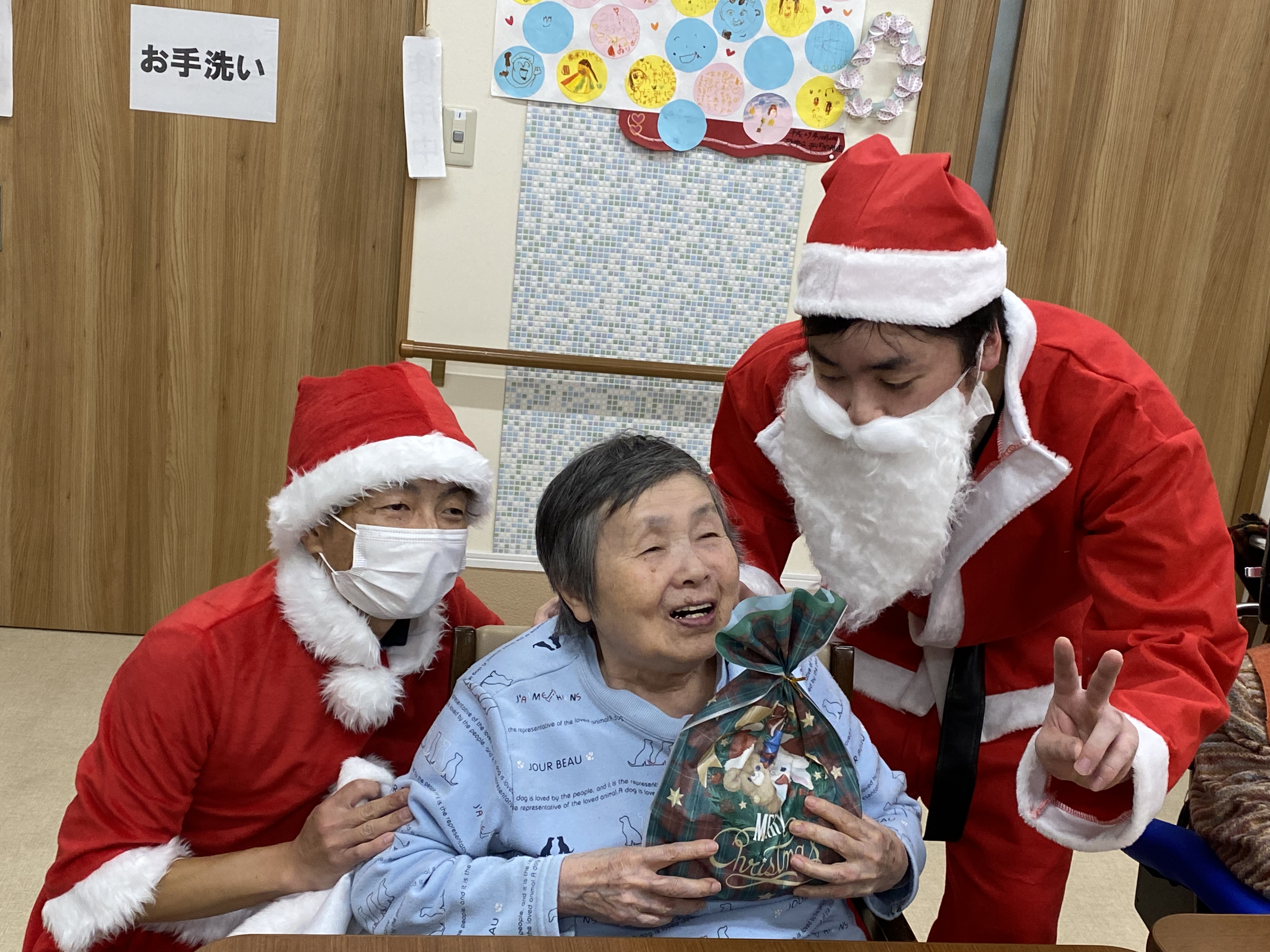 385D2C0A-F732-4F0C-A513-25469497488A