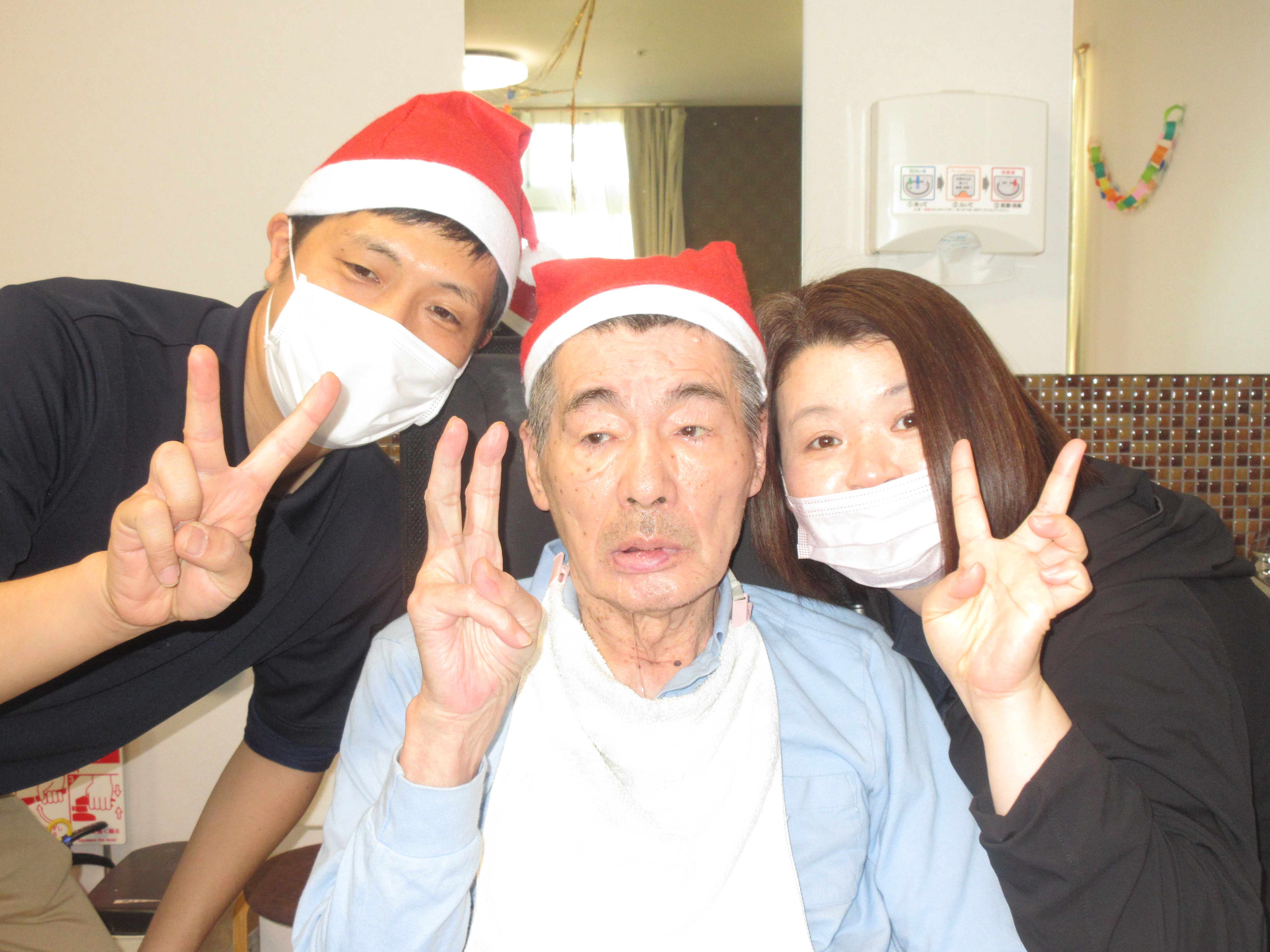 R3.12.25迫クリスマス計野様と職員