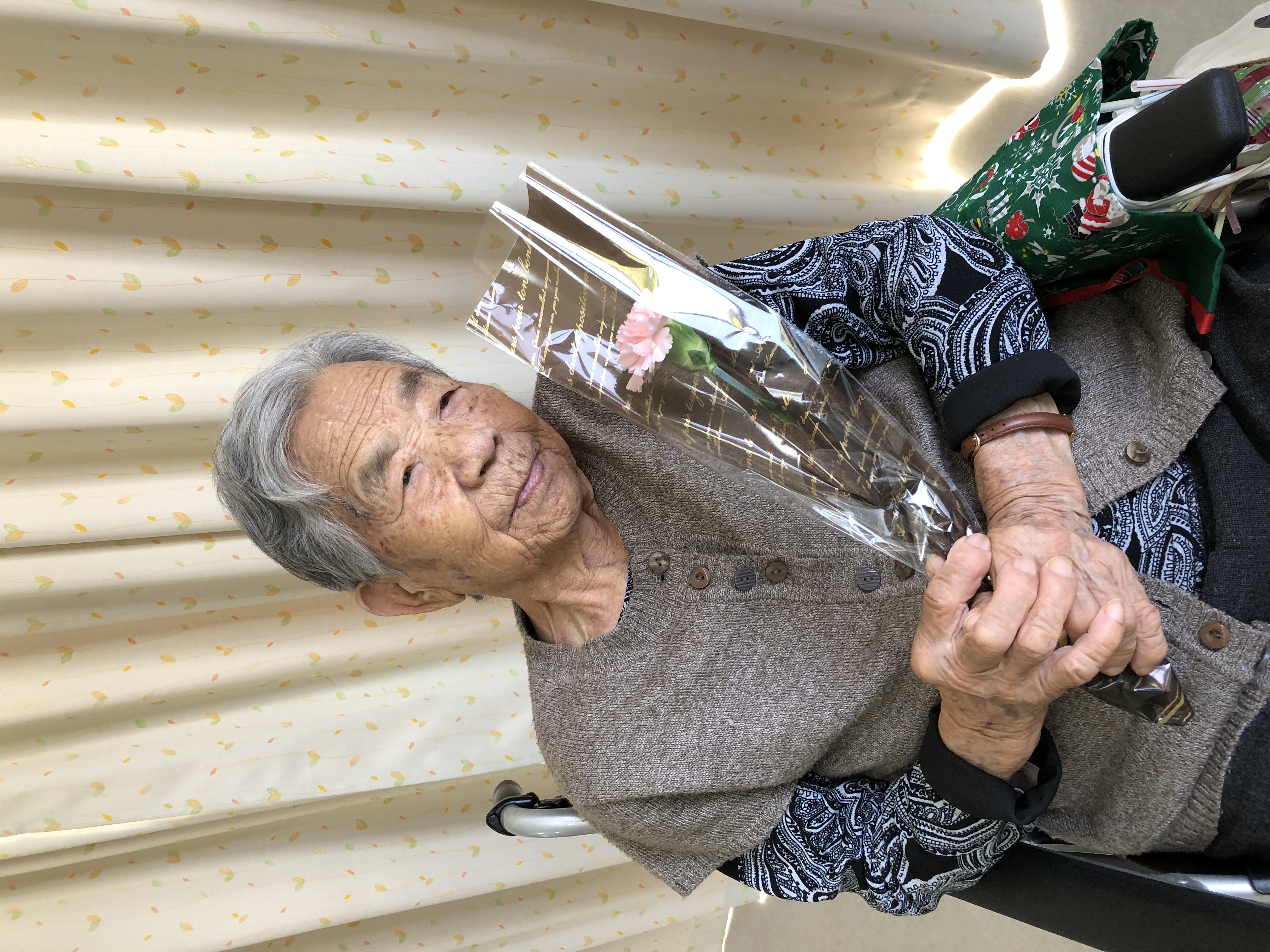 3E96A9B0-B0D0-4E25-A2C2-916C4A289CB2