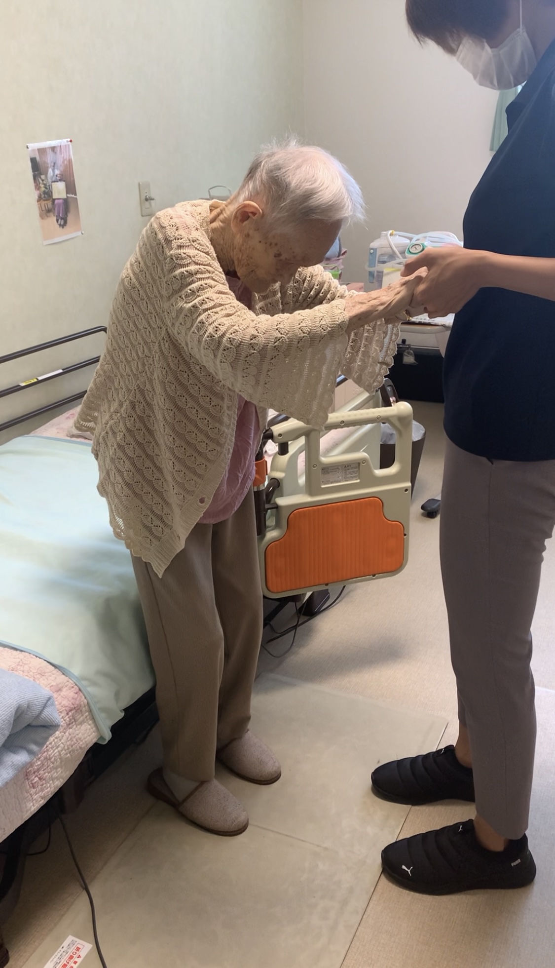 1001C0D4-6710-4DB6-A8A2-B1160D7B8DCF