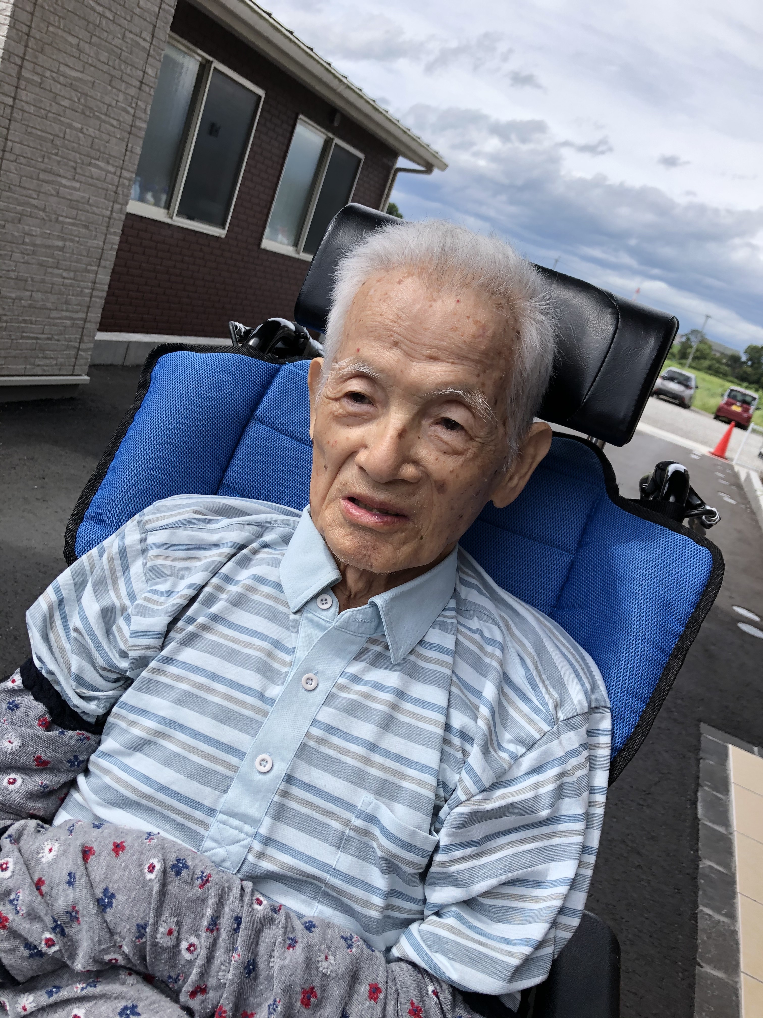 90621291-3BFE-4528-BBE5-C254E04D9DF4