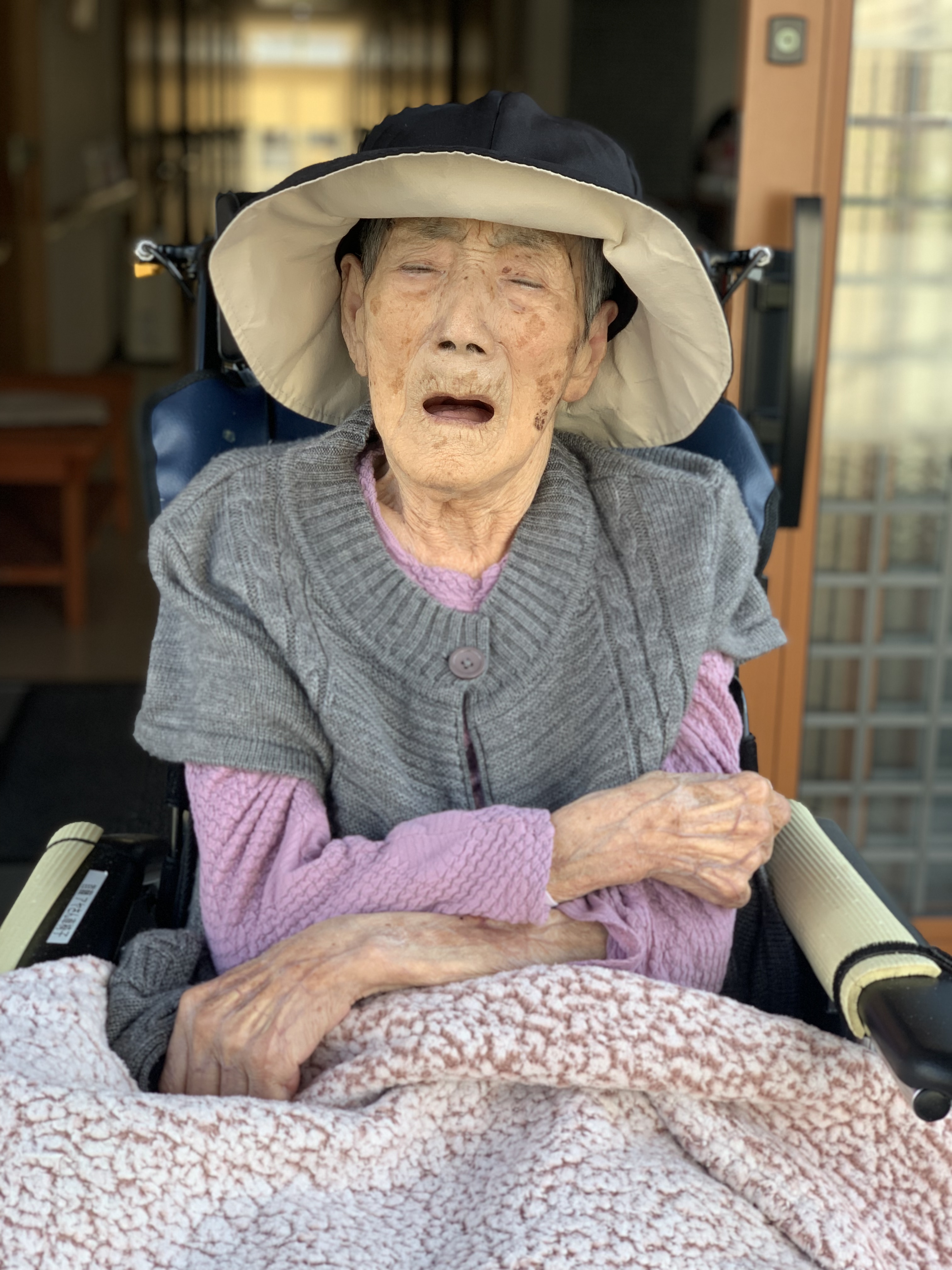 10DCDE39-B5AC-414B-BB51-5132AC11607B