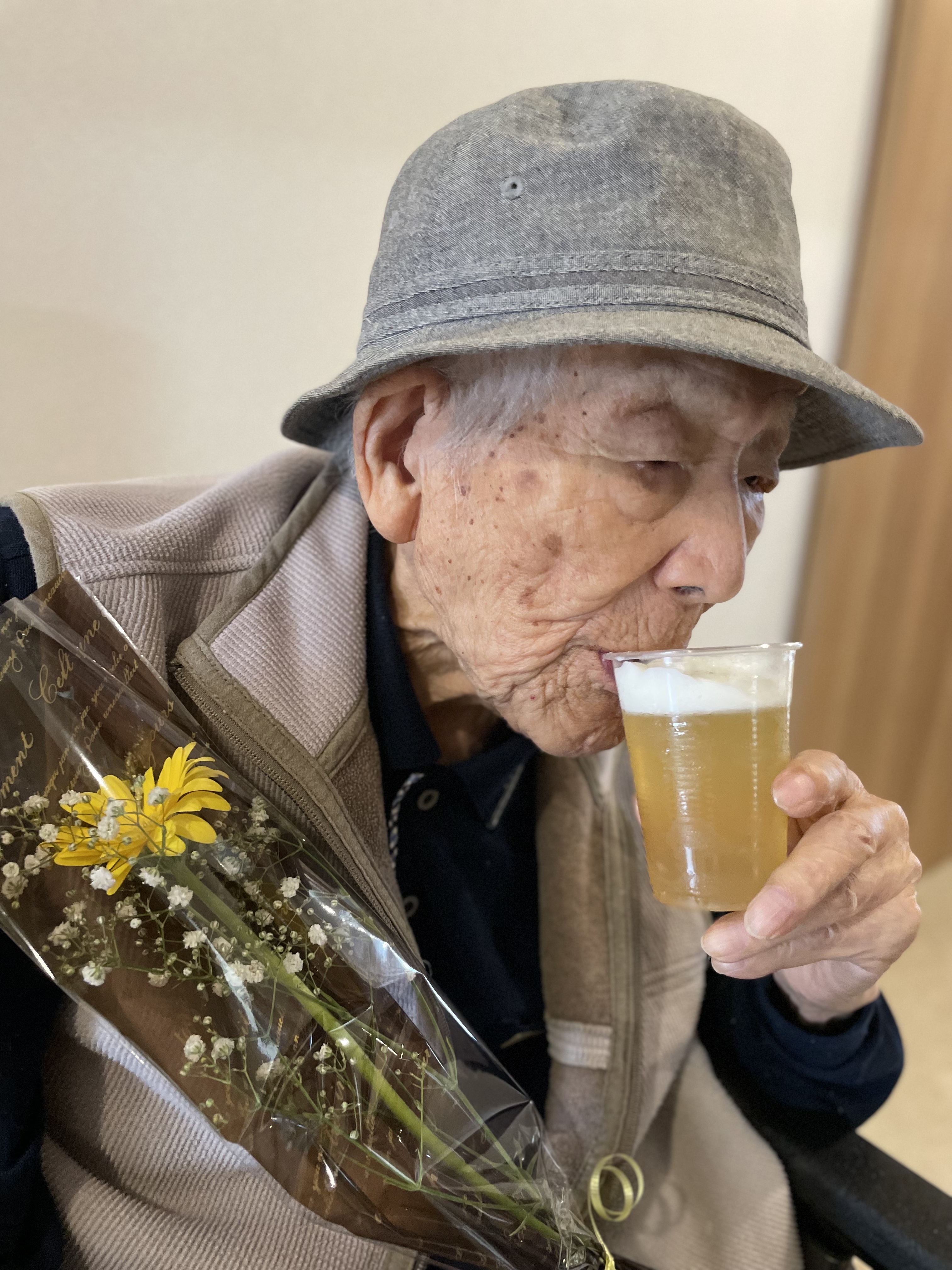 9EE8384D-ED09-4AD5-B2D0-087E8AB36F34