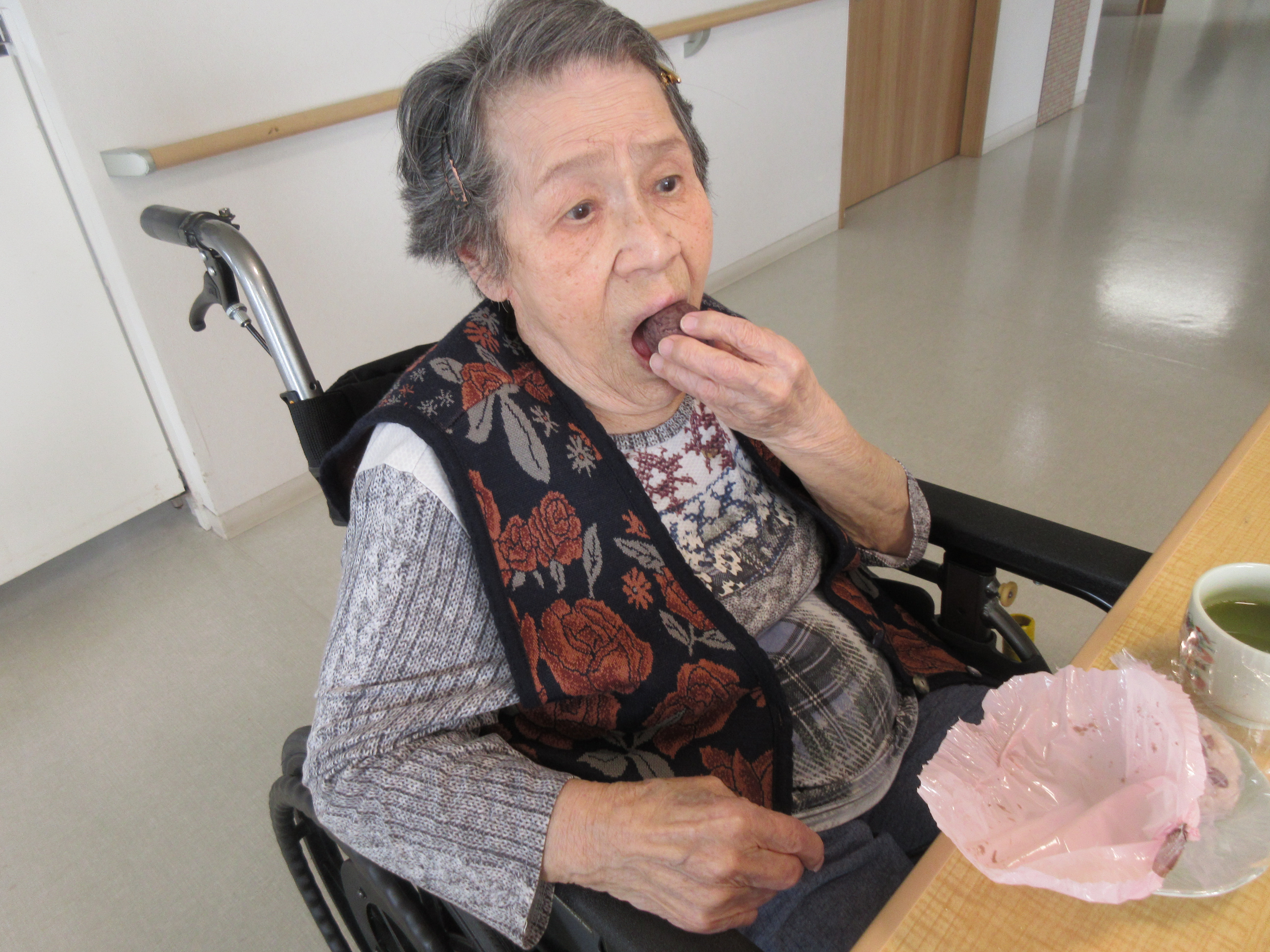 R6.4.11おはぎ食すセツ子様２