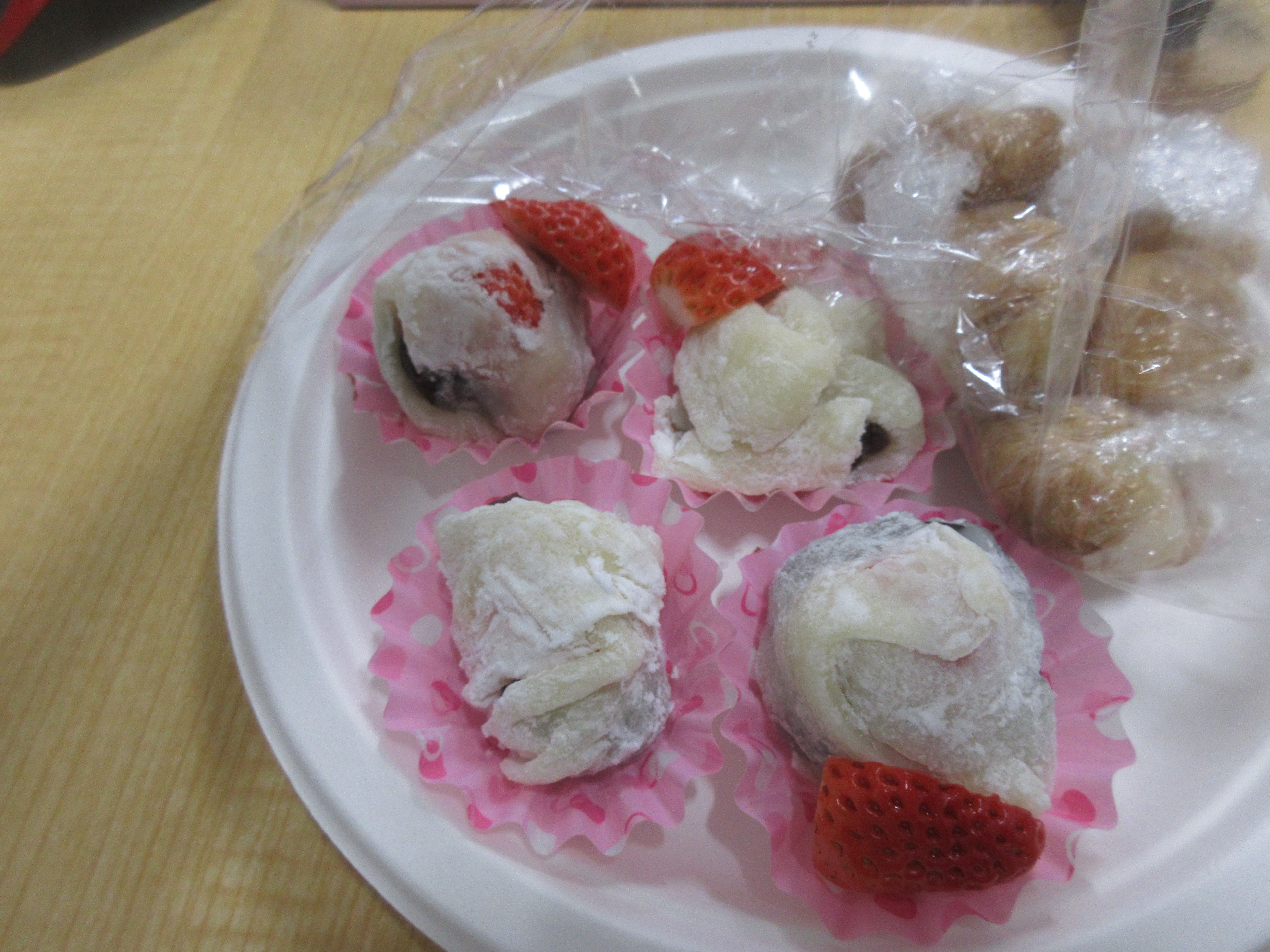 3月ひな祭り　いちご白玉大福