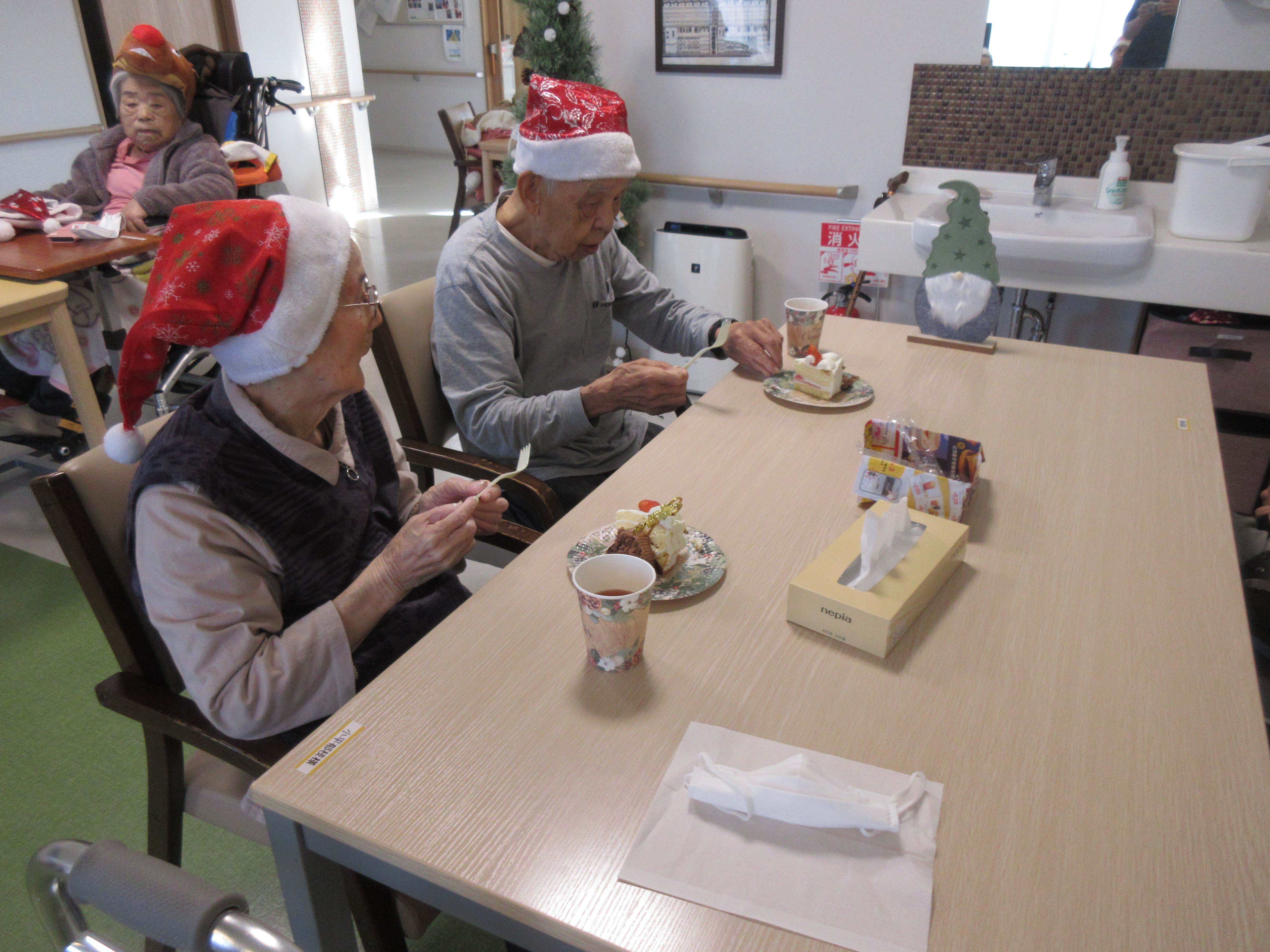 R7.12.27クリスマス会小平様ご夫婦３