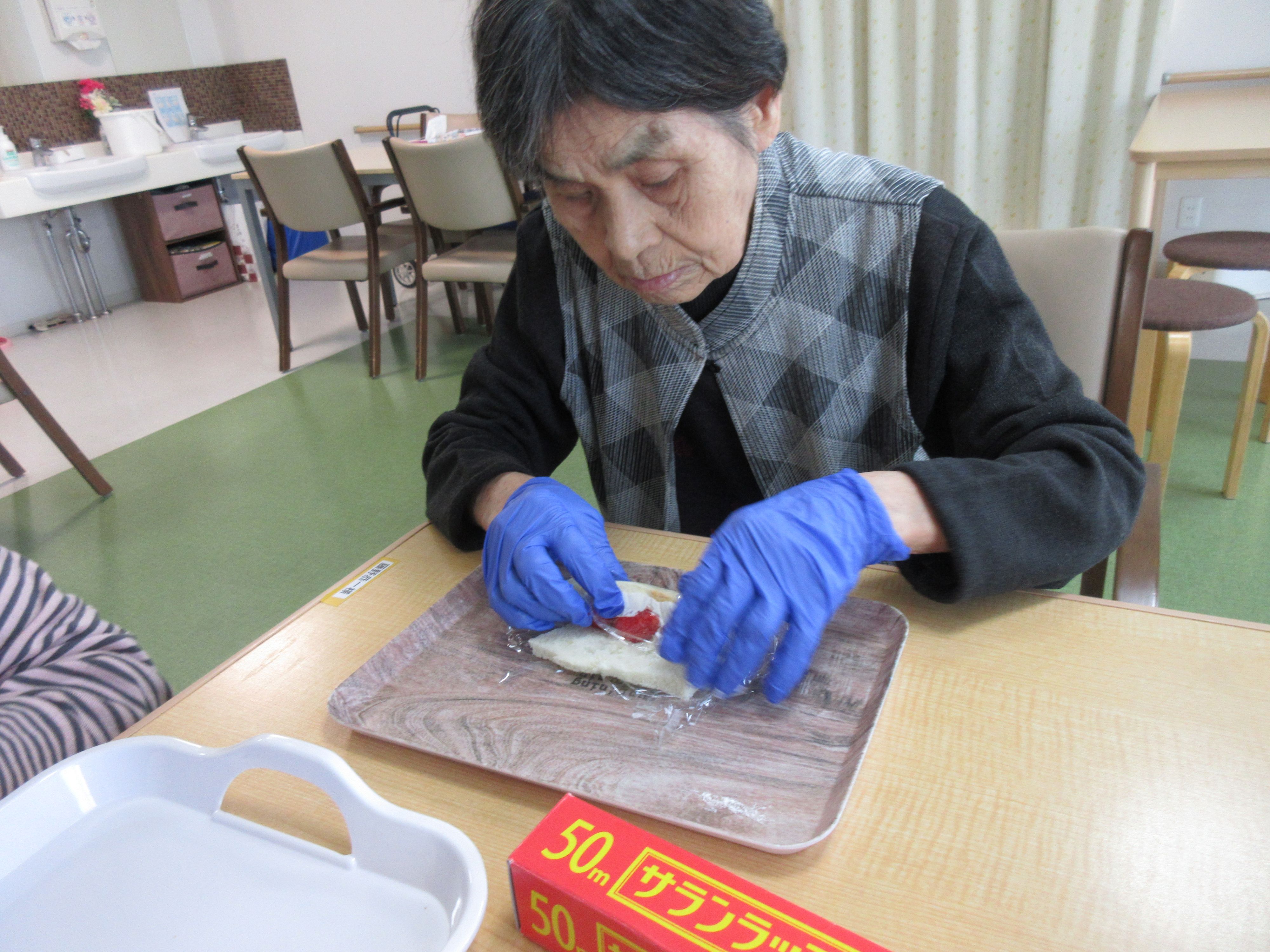 R8.4.27.サンドイッチ作り間野様３